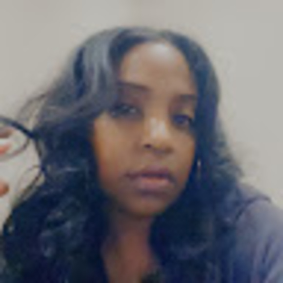 Meet your Posher, Nicole - Picture 1 of 1